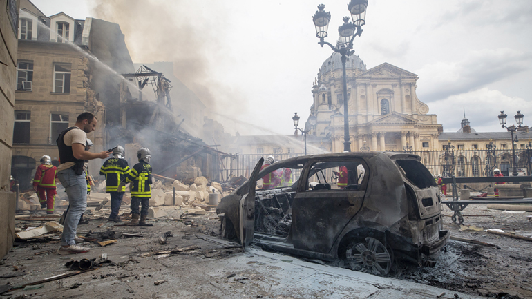 Φτάνουν τους 50 οι τραυματίες από την έκρηξη σε κτήριο στο Παρίσι – Έξι άτομα σε κρίσιμη κατάσταση